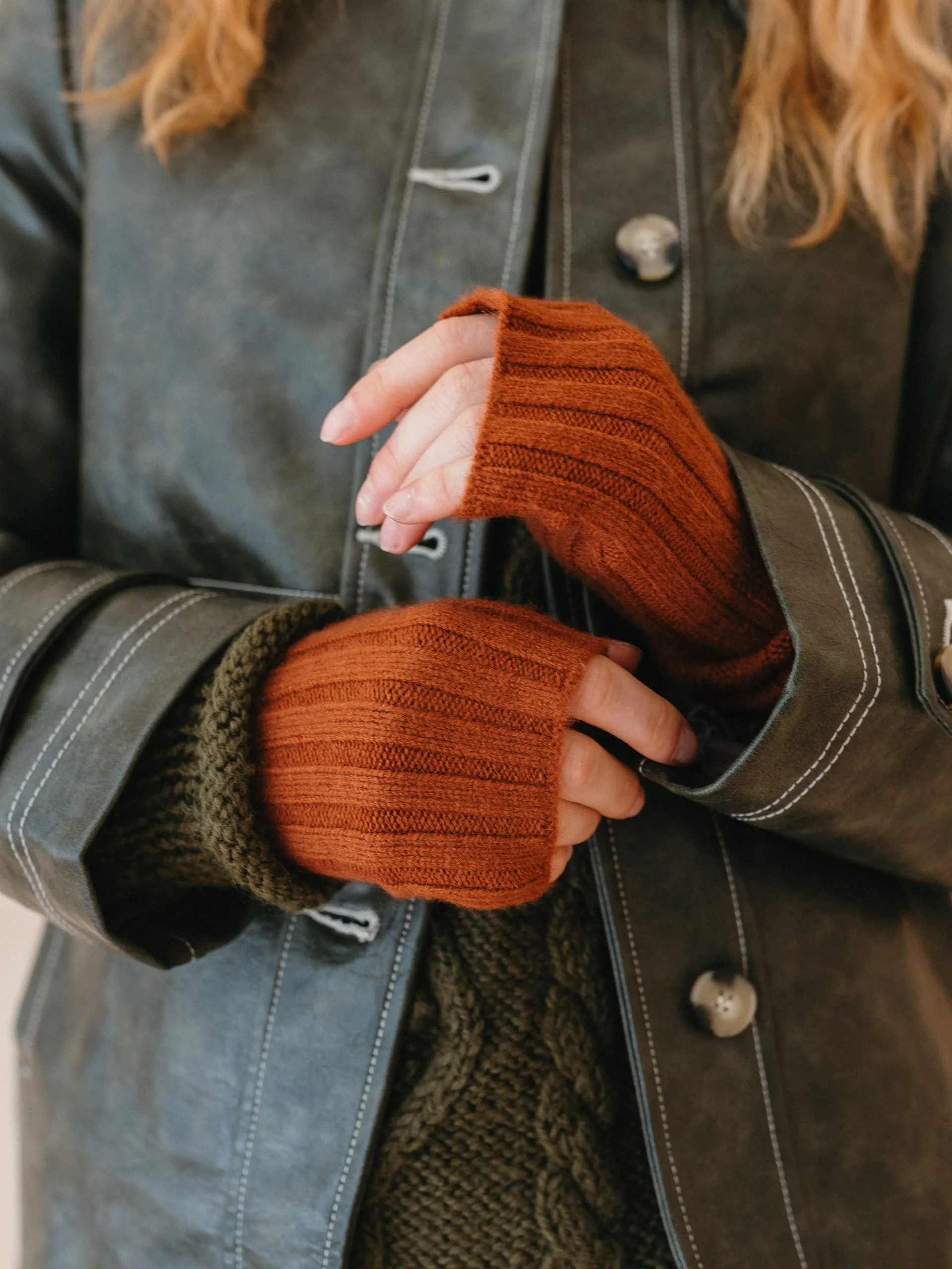 Cashmere and merino wrist warmers in rust