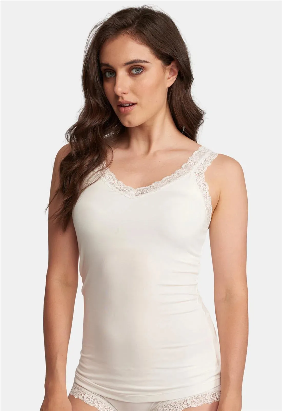 Iconic Cami with Shelf Bra in Chantilly