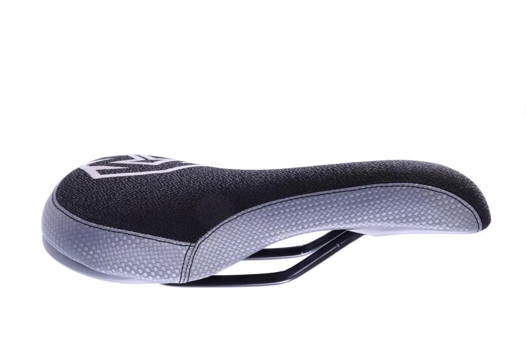 MONGOOSE MOUNTAIN BIKE SADDLE BLACK WITH SILVER GREY SIDES WITH GREY BUMPERS